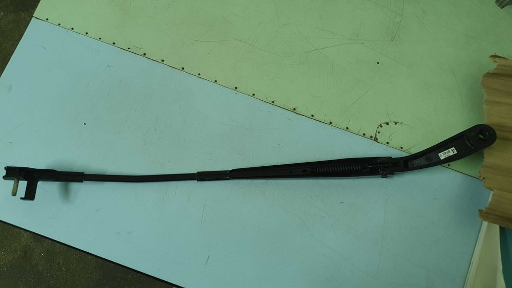 Braço da escova para-brisas Mazda 3 Bk  (Lado condutor)