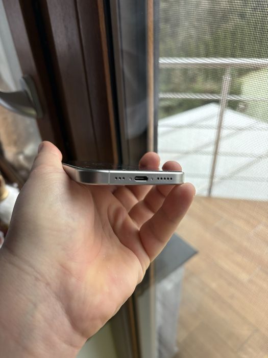 Sprzedam Iphone 15 Pro  white titan 128 GB