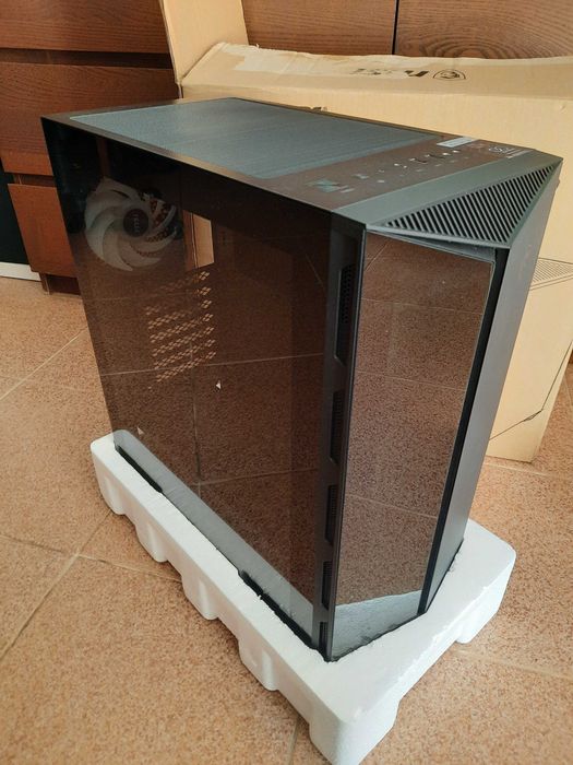 Caixa de computador - MSI MPG Gungnir 110R - Vidro temperado