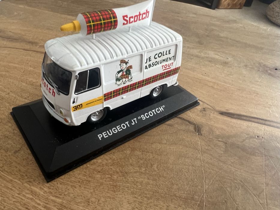 Peugeot J7 “Scotch” 1:43