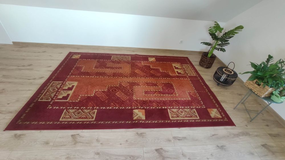 Dywan wełniany bordowy