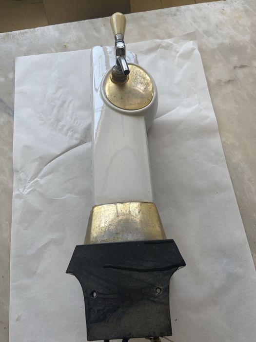 Torre de cerveja em ceramica