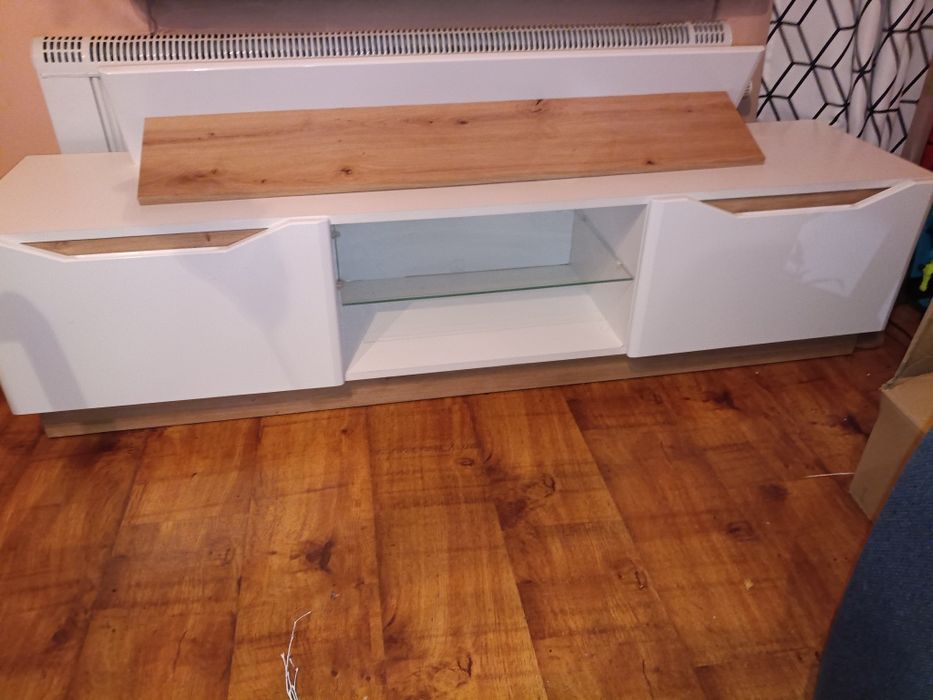Komoda  RTV  + półka do powieszenia .