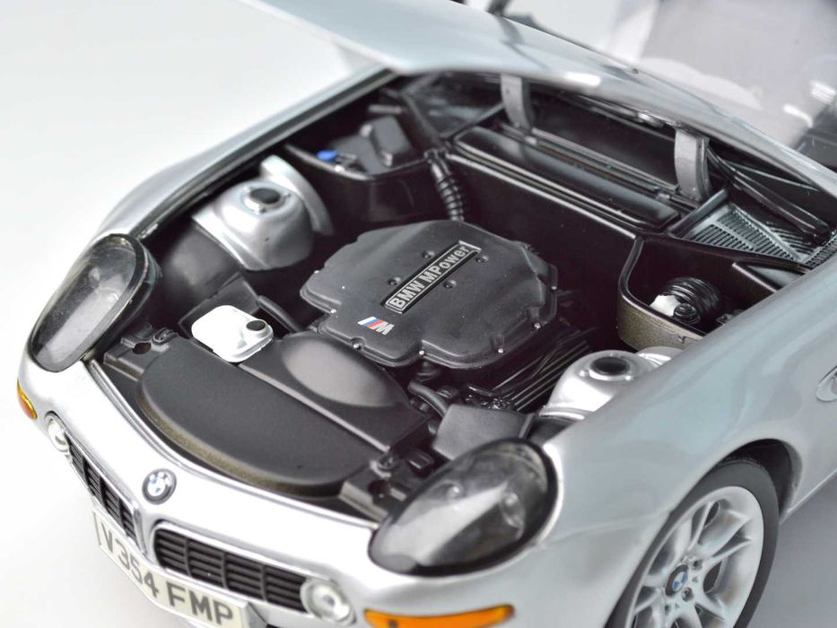 Колекційна модель Kyosho BMW Z8 E52 Cabriolet (1:18), срібляста