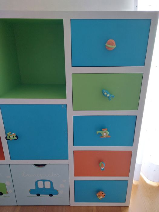 Estante e mesa de cabeceira criança Cristiana Resina