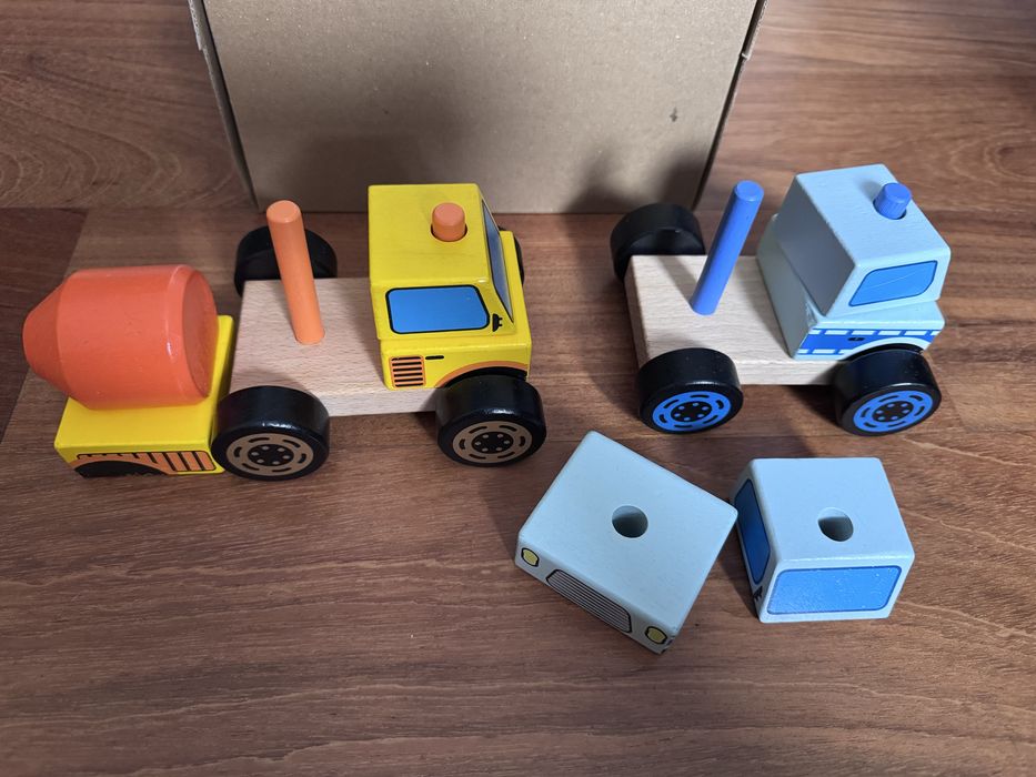 Zestaw pierwszych samochodzików dla maluszka