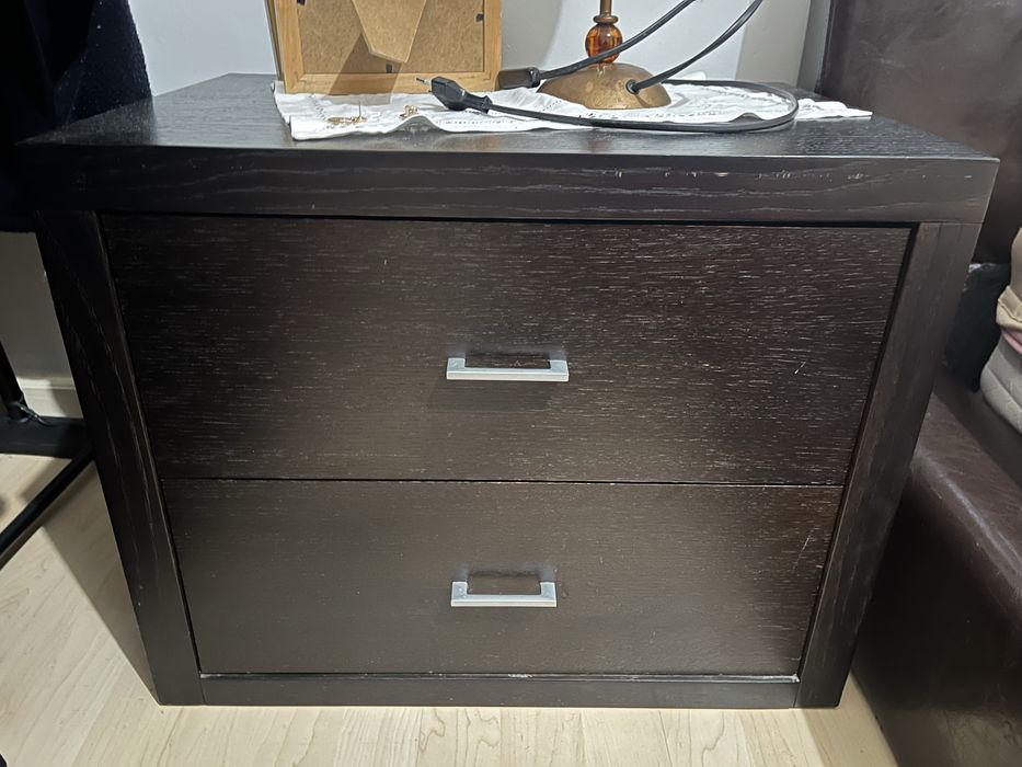 Cómoda de quarto com 8 gavetas e duas mesinhas de cabeceira