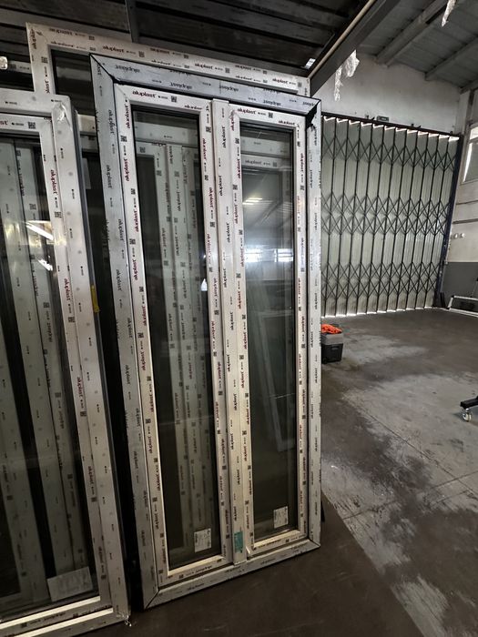 Janela pVC oscilobatente aro verde fora 88L/215A