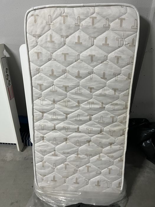 Berço Trama com colchao e fraldario