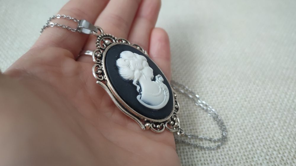 Wisior wisiorek naszyjnik medalion z kobieta kamea retro vintage duża