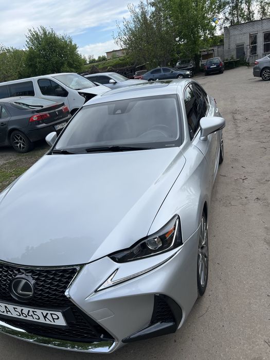 Lexus is 200t 2017