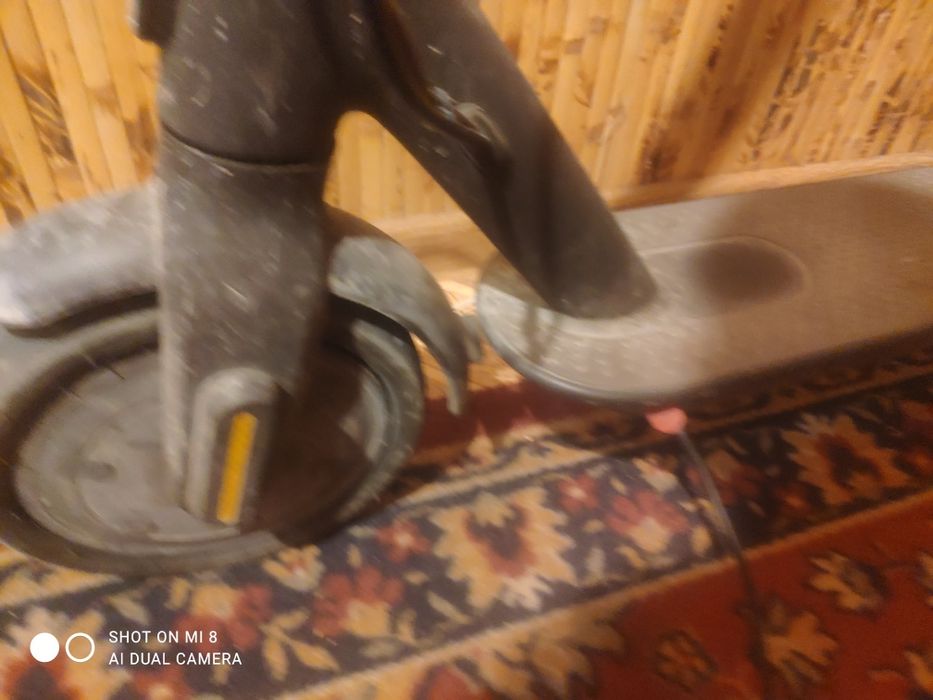 Електросамокат в хорошому стані