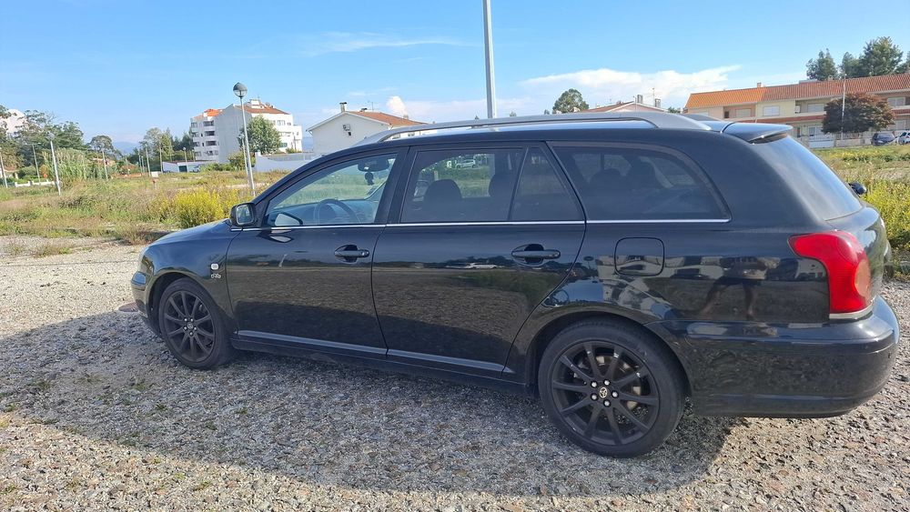 Carrinha Toyota Avensis — photo 2