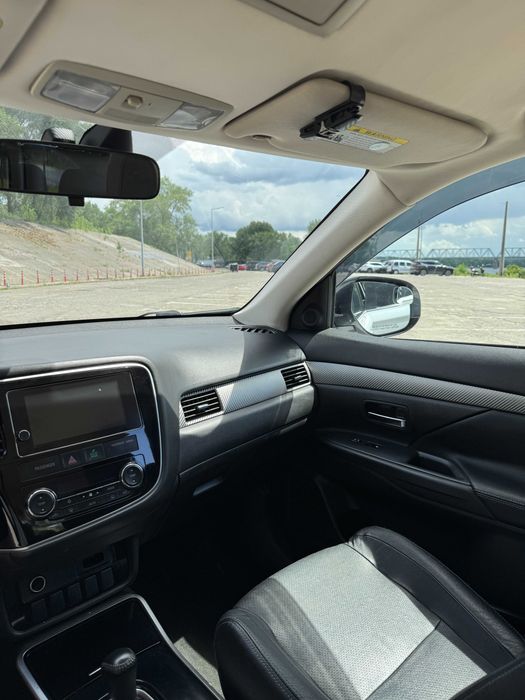 Mitsubishi Outlander 2016 (2.4 S-AWC)
