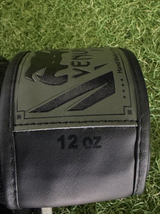 Шолом боксерський Venum  Боксерські рукавиці Venum Impact 12 oz