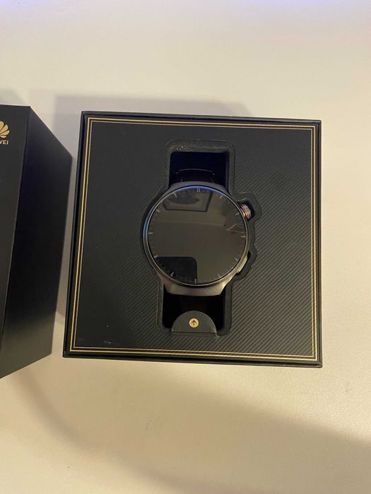 Huawei watch 4 Pro ze skurzanym paskiem