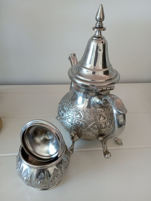 Cafeteira e Açucareiro antigas