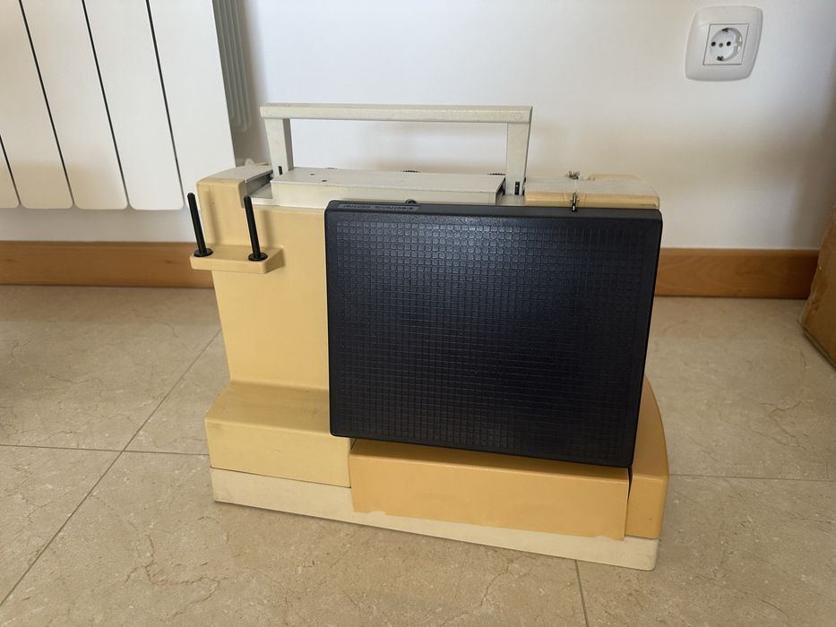 Vendo maquina de costura eletrica