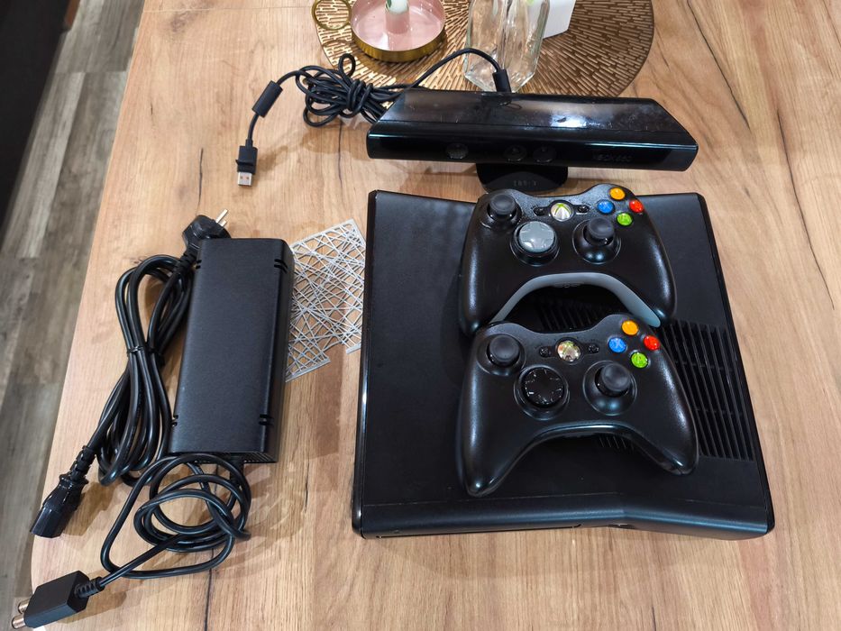 !Xbox 360 SLIM Trinity RGH ,HDD 1 TB ! +GRY+ 2xPad+ Zasilacz+ Kinect!