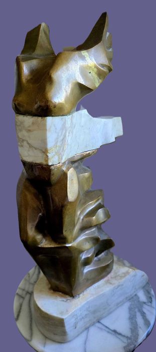 Nike -rzeźba: brąz, marmur. 55cm. -Bogdan Markowski (sygnowana)