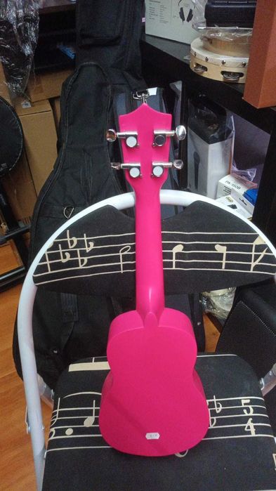 Ukulele Soprano Rosa C/ Saco Incluído