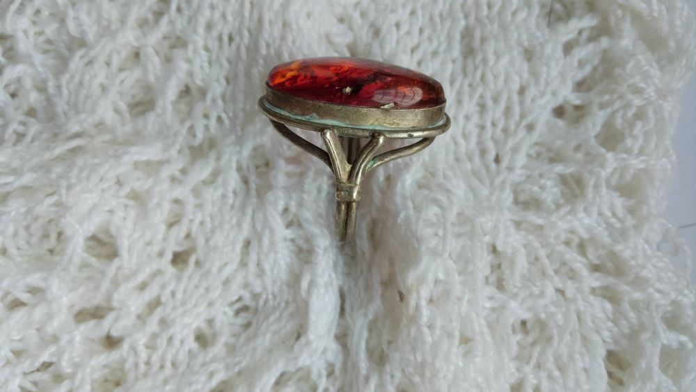 Pierścionek z bursztynem