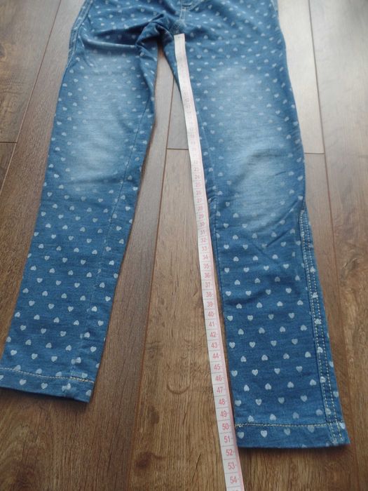 Jegginsy jeginsy spodnie granatowe w serduszka R. 128