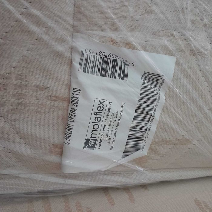 cama de solteiro com colchão incluído, em bom estado