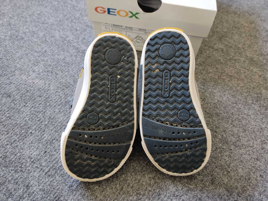 Sapatilhas Geox tamanho 21