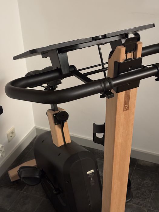 Bicicleta em madeira de faia.