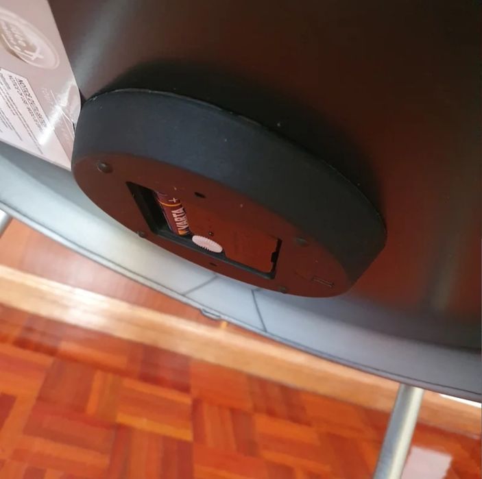 Mesa / relógio em vidro