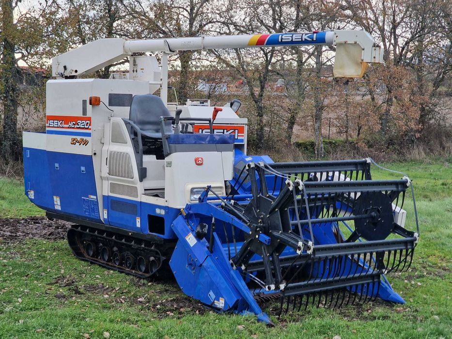 Mini Ceifeira Debulhadora Iseki HC320  com tubo de descarga - Japonesa