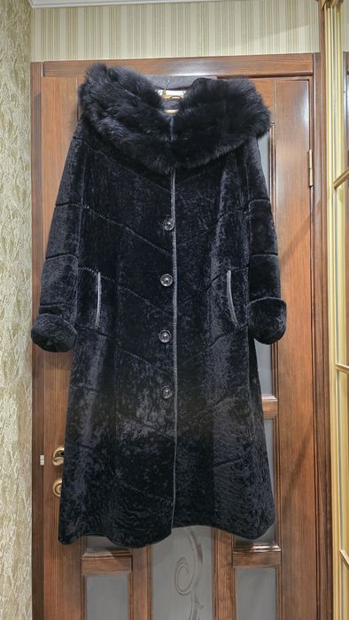 Жіноча шуба з мутону.