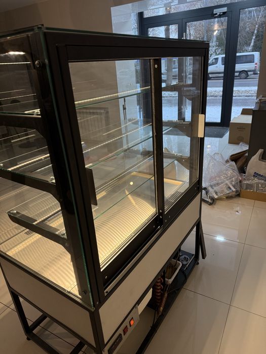 Холодильна вітрина Holodnyj Mid