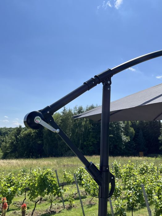 Parasol ogrodowy OMERAI 3M - solidna konstrukcja
