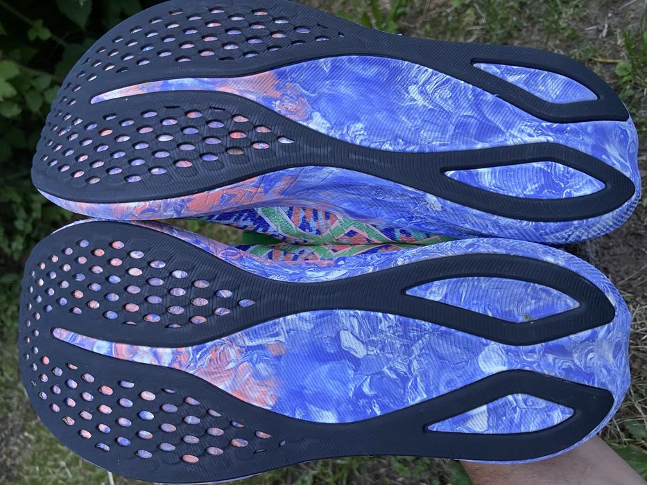 Продам чоловічі бігові кросівки ASICS Noosa Tri 16