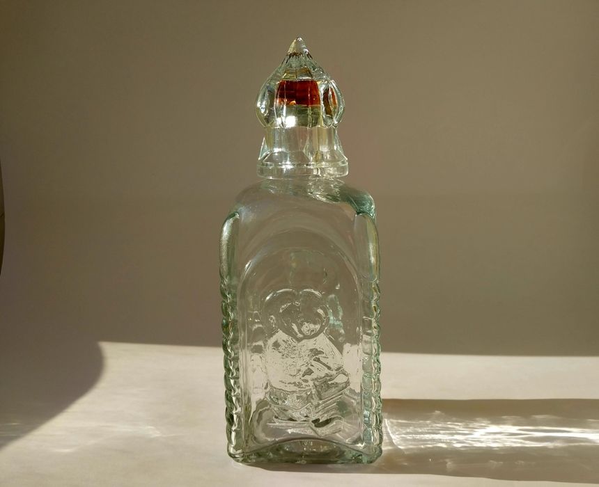 Штоф графин фігурна пляшка Церковка з танцюючим ведмедиком скло рельєф