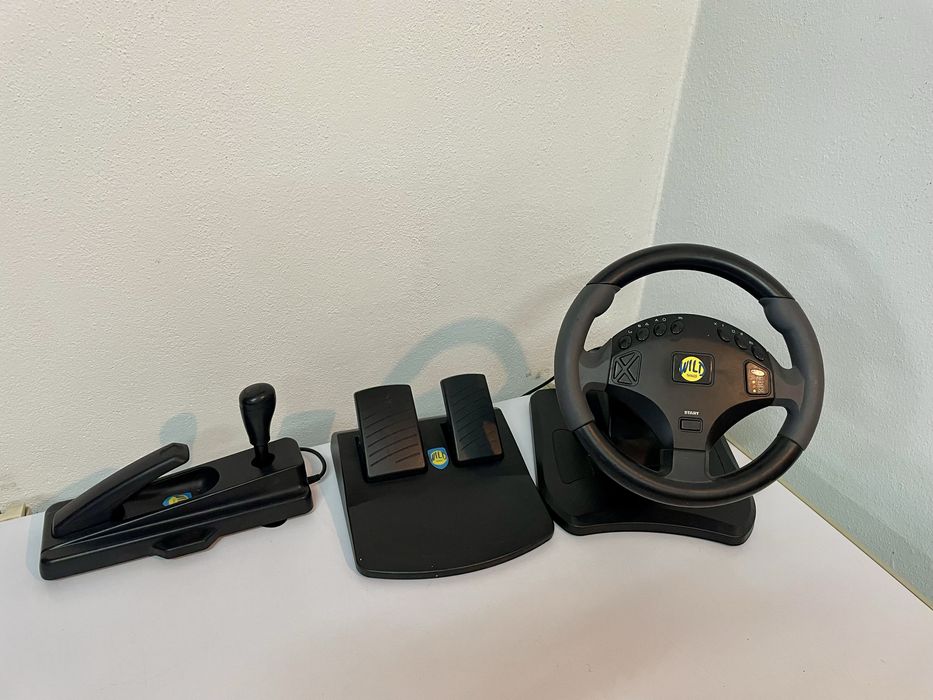 Volante Wild Things com Pedais e Caixa de Velocidades - PS1/PS2