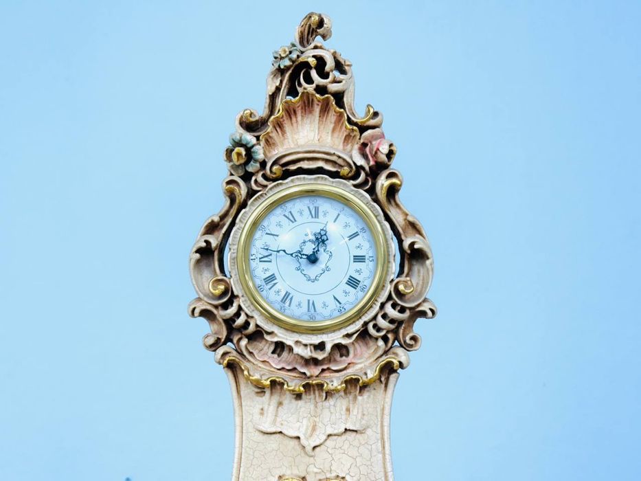 Вінтажний комод-бар з годинником у стилі Бароко