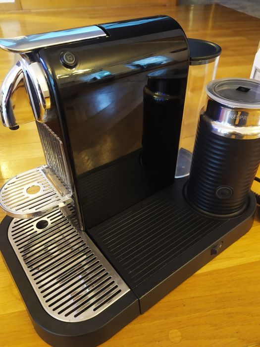 Ekspres do kawy na kapsułki DeLonghi EN265.BAE