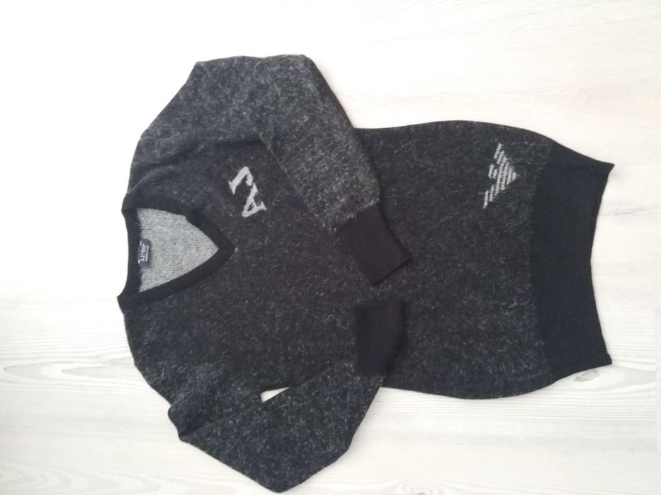 AJ Armani sweter