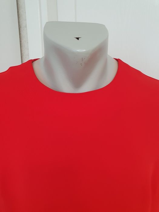 Червона сукня з плісованим низом. Розмір 42 (M-L).350грн.