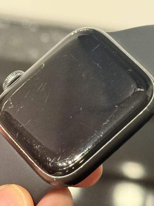 Apple Watch Series 6 GPS + Cellular w kolorze czarnym