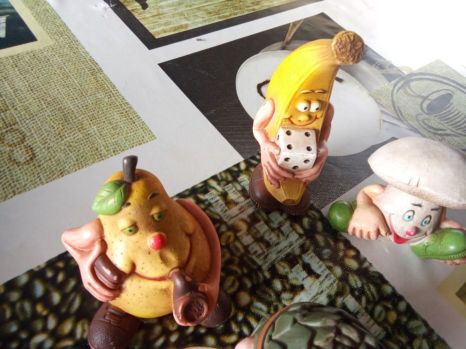 6 bonecos novos em pvc