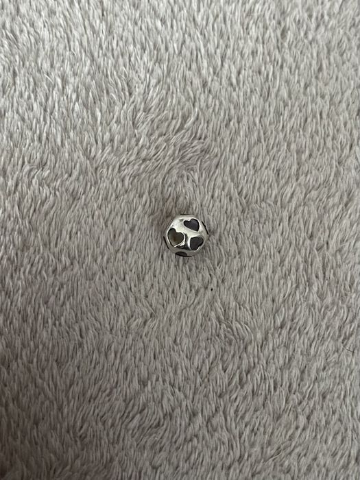 Pandora Peça em prata com corações