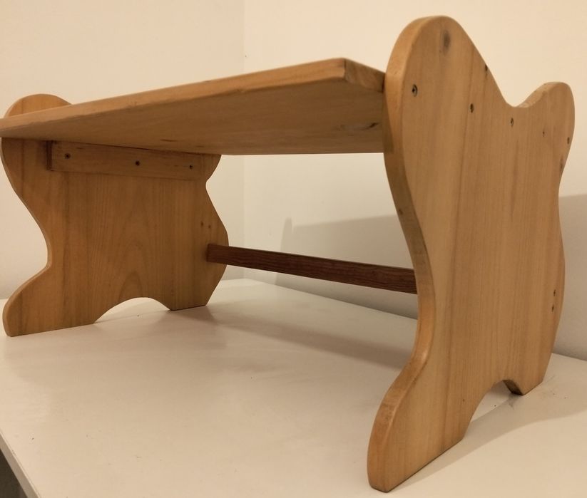 Mesa/Secretaria com cadeira para  criança