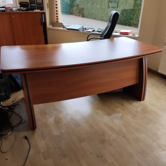 komplet mebli biurowych