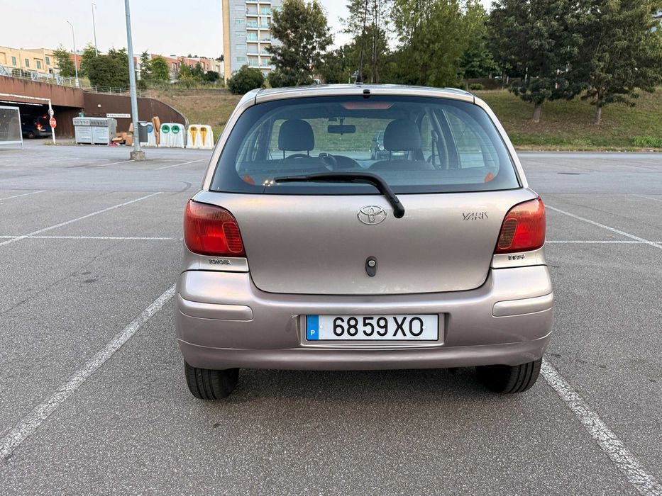 Toyota Yaris 1.0 VVT-i 2004 | 163.868 km | AC | 5 Portas