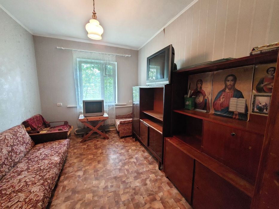 Люботин!Продам часть дома.Центр.