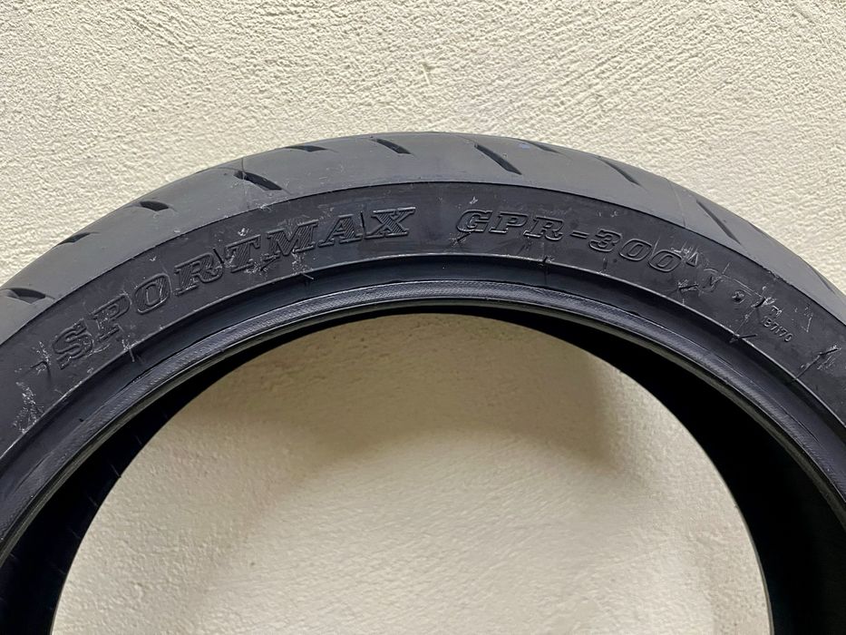 Vendo pneus Dunlop Sportmax GPR-300 Mota Novos